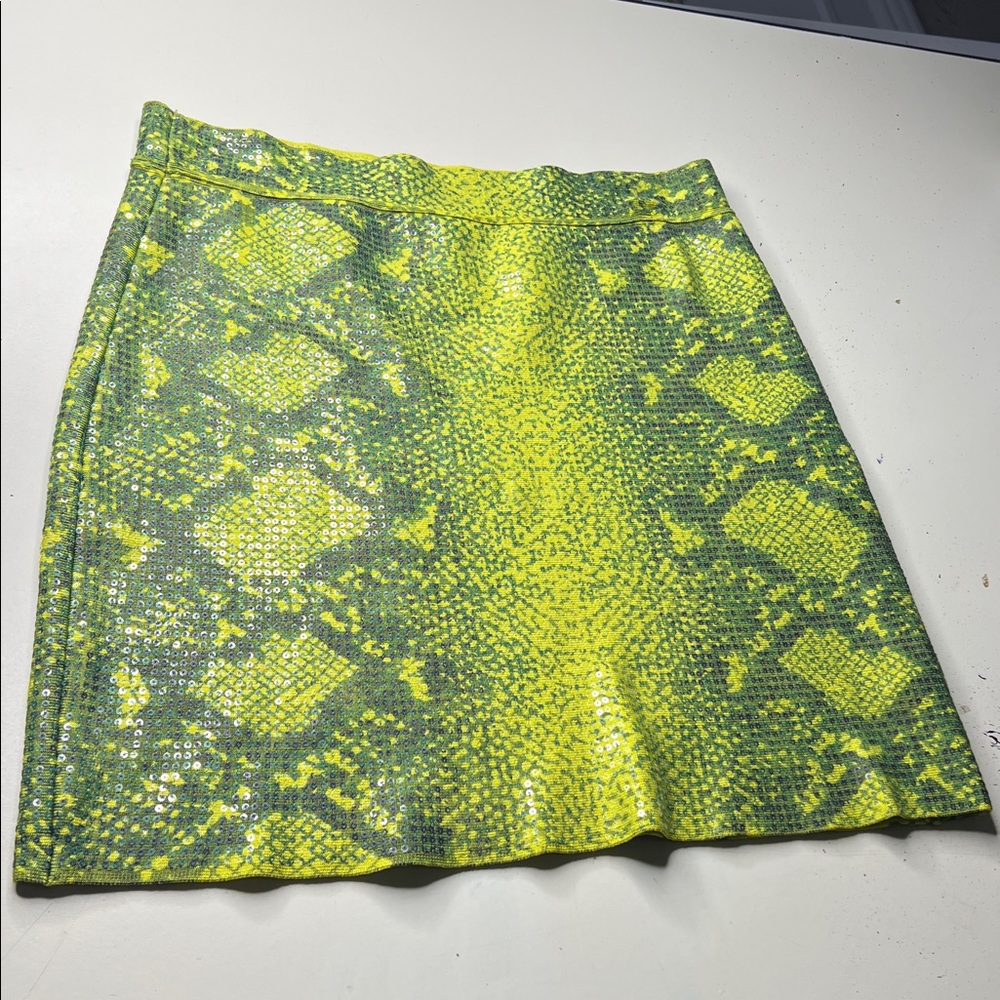 BCBGMAXAZARIA Simone Neon Green Bandage Skirt, Size: Large - Picture 6 of 7